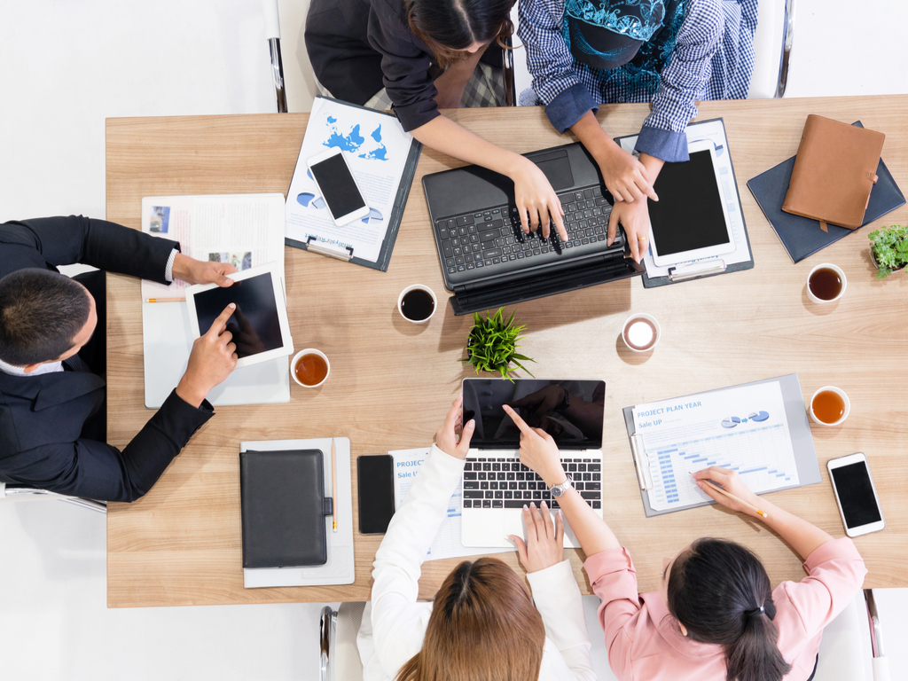 Why Is Tech Important At Work? | careeronlinetips.com